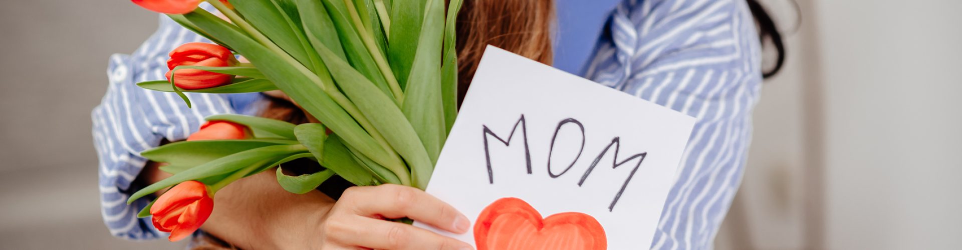 Grateful mom hugging daughter girl, holding flowers bouquet, receiving hand drawn greeting card with loving heart from girl, smiling at camera. Mothers day, 8 march, concept. Head shot portrait. Close-up of hands holding a bouquet of tulips and a handmade card SSUCv3H4sIAAAAAAAACoRUy47bIBTdV+o/RKxriTem267bH6i6AEMmKLaJAE8nGs2/Fz9wSDrTZpV77uvc63N5/fzpcABaRdeBr4fX2cq26/sppqCS82OG4ZcND3Y0NtTIcyAc1oBytWWNSz441degVqk7jWqwGRynvp/ht8UJYlJpijZWXC7uJalsk72D8drG5LtzjTIILy81YIJVQ0xuabOjV3UdXBd8xlDB4mlKyYa/SiJMwnEGKoKdSvYpT3RHsazv52ofimNx5ozsAmCrunac9IIVaC3+QeY321sdXJp7vlPku4ud7Xs1Wj/FW8X1z699aU927K4z57dqmpBLq3XdG3eAj1ow3bUNMhw3VCLaSGh0Yy0hrWDsyDguNEDLNJUtaZsj0ryhRh4bzY60IUdltJaGKEUWSisPcP6d9zwsq9sYqMk4X63y2Xeqjw9LvwTXufGpSvPptOiwpHV+GlOY5wMYyZ1fl0UW1OCNnQUIfrizHw9GMLhH9N5flO5njaQw2QKfVIy5pNngWgD5MPxQURl9Wha4fWFgskJmExGCiZBEUo6kpIQKUGv85HKdhXGZYbr0Xhk799xVsKsfcSFhXj8vV/R4CCVAilvA3QlsARzhW0B9DZsb05v74TBKCOW3kHIjxcfk6iqKnlU6uFzlfqxyrSUNyo9Kco7RfxjlEP7PrXBR13hnK7xFFYF65wRDjMtMdw+V787O1K9AmQkgyKmAXHC0y6zMBGL+7Jn/ko4JJDD/yB72MB7AWHDKWkbYHnI3HmAtxoTJ/AS/++wBLHITjNpbizIckEwIjsl6n9tUbv5KgIqWtoiqpuU4PwHQqEZqLBsEtUGKMSytyFlvfwAAAP//AwD5MxDKPAYAAA==